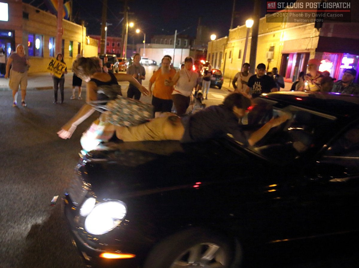 Πανικός στο Σεντ Λούις των ΗΠΑ: Αυτοκίνητο παρέσυρε διαδηλωτές